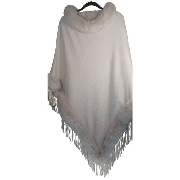 Elegant Knit Poncho Shawl Wrap with Faux Fur Collar & Tassel Hem Cozy One Size - Picture 5 of 9